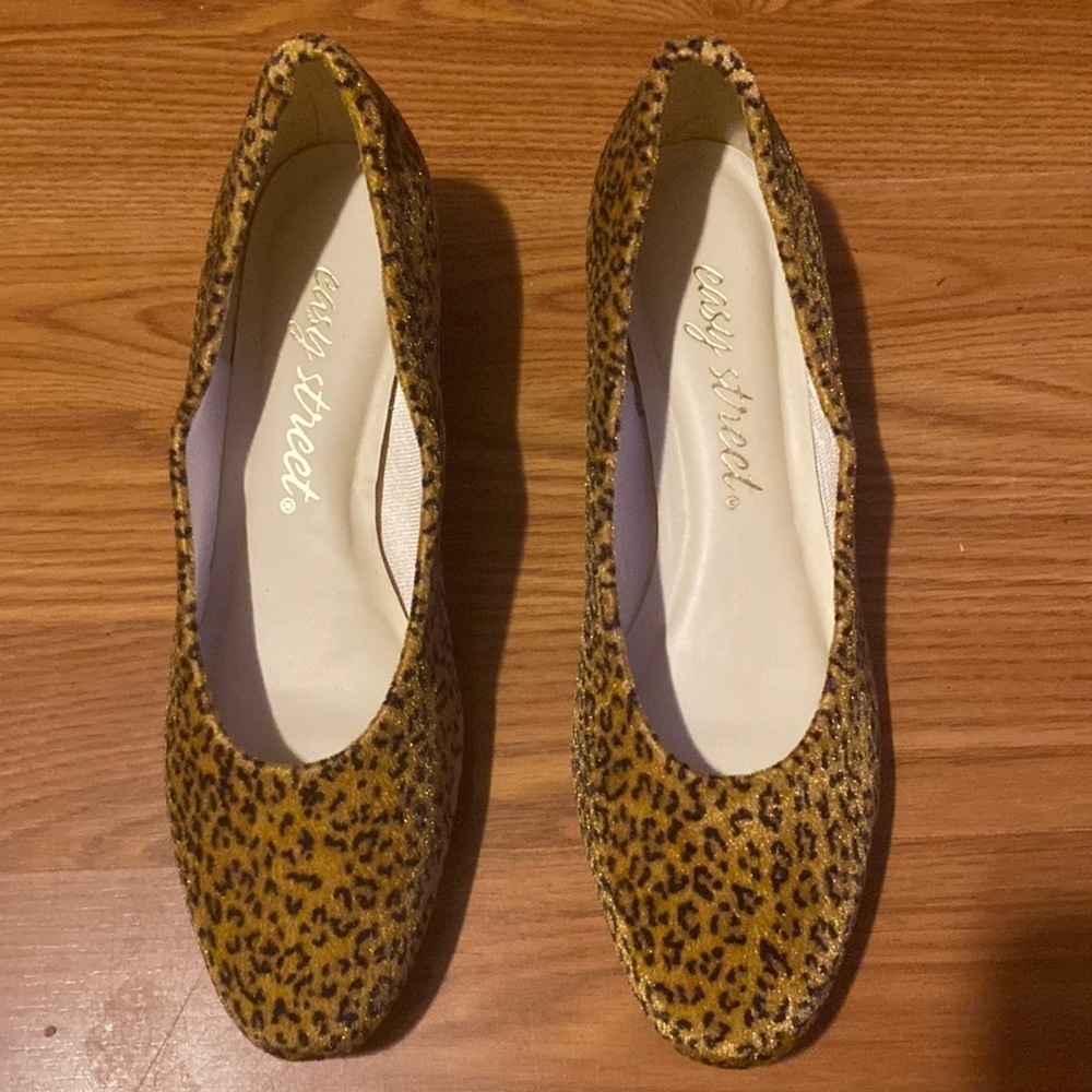 Easy Street Heeled Loafers size 7 1/2 M (CC)